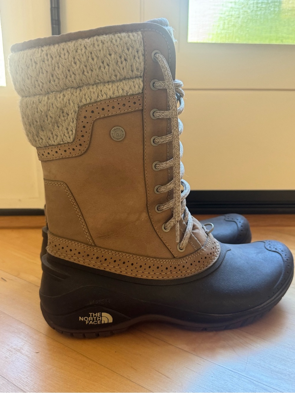 The North Face Women’s Taupe & Brown Waterproof Winter Lace-Up Boots - Picture 8 of 8